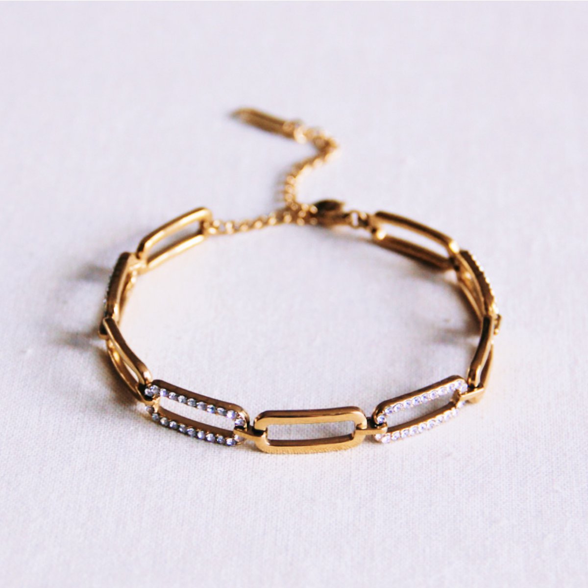 Langwerpige schakelarmband met strass steentjes