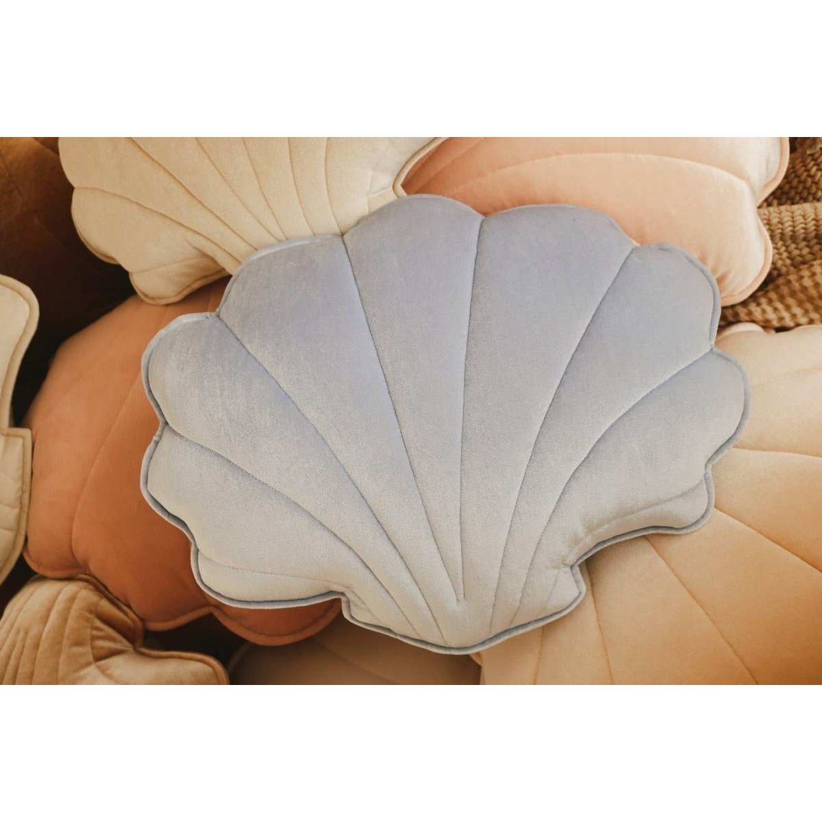 Fluwelen schelpkussen 'Blue Pearl'