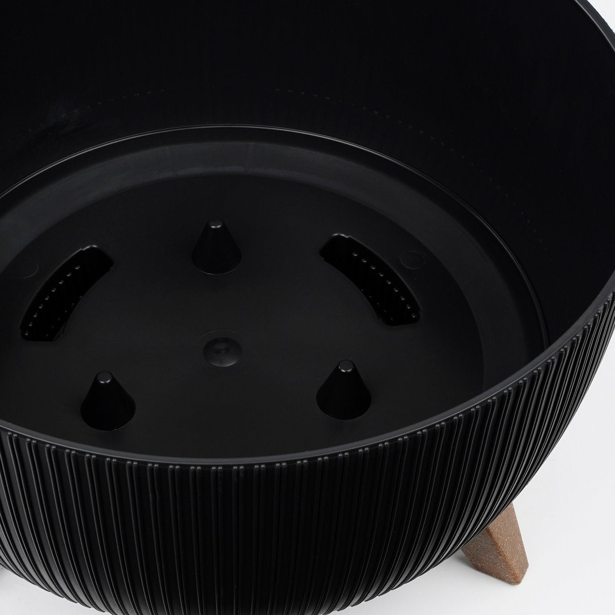 Doppio Flowerpot on Legs - H22 x Ø47 cm - Recycled Plastic - FSC Mix - Black