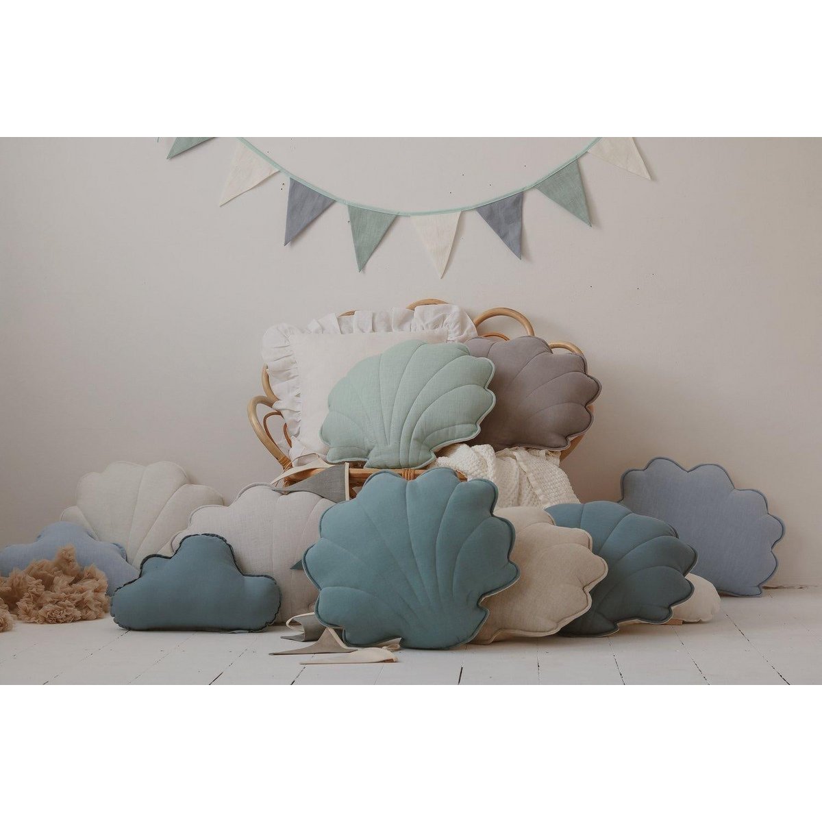 'Babyblauw' linnen schelpkussen