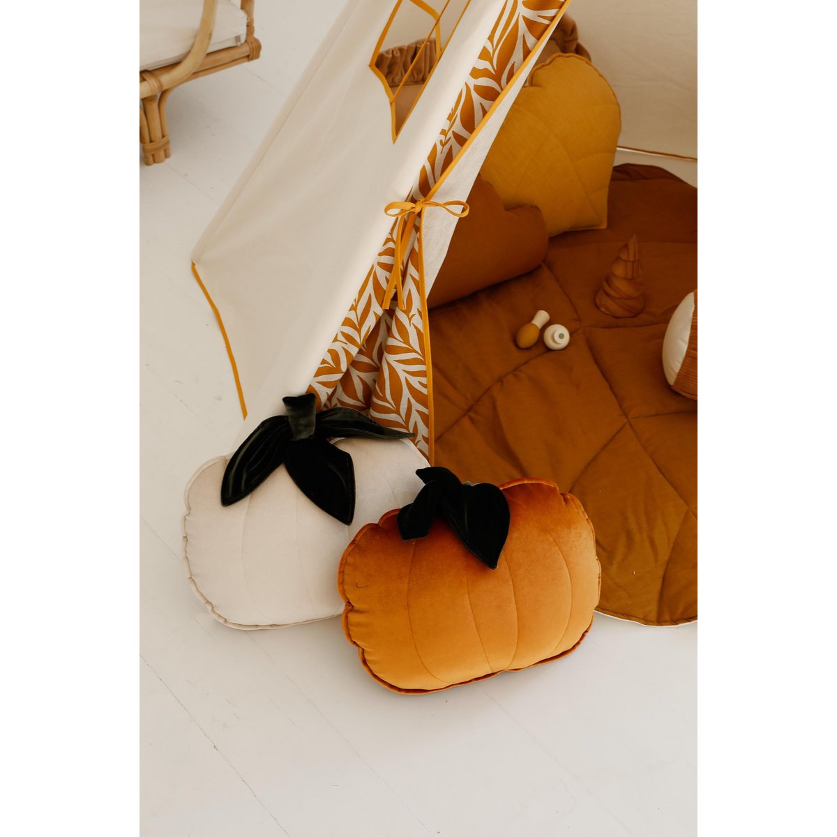 Decoratief wit pompoenkussen "Herfst" Halloween-huisdecor, seizoensgebonden herfsthuisdecor, gouden kussen, Halloween-cadeau-idee, herfstaccent