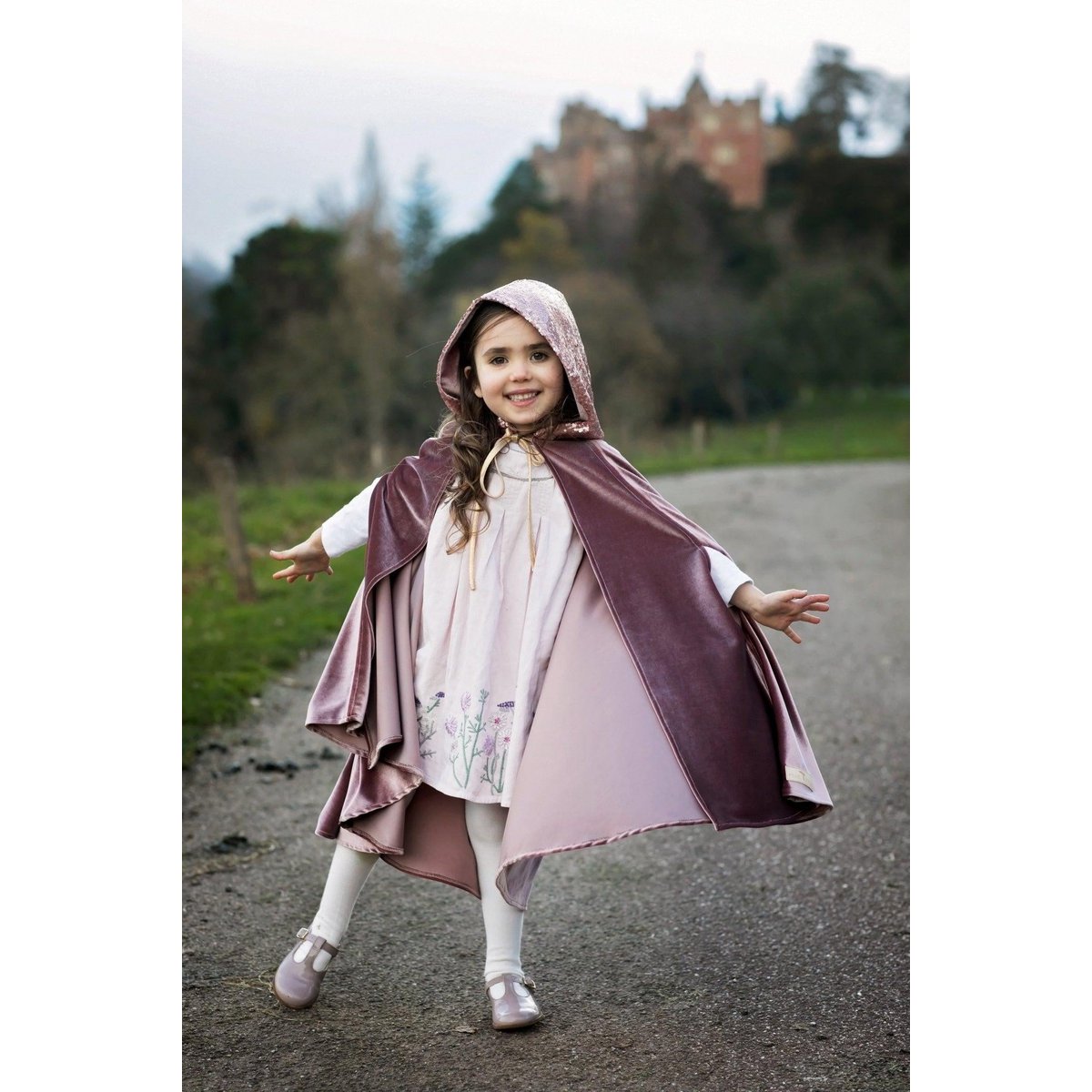 Magische cape ‘Cosmic Pearl Riding Hood’