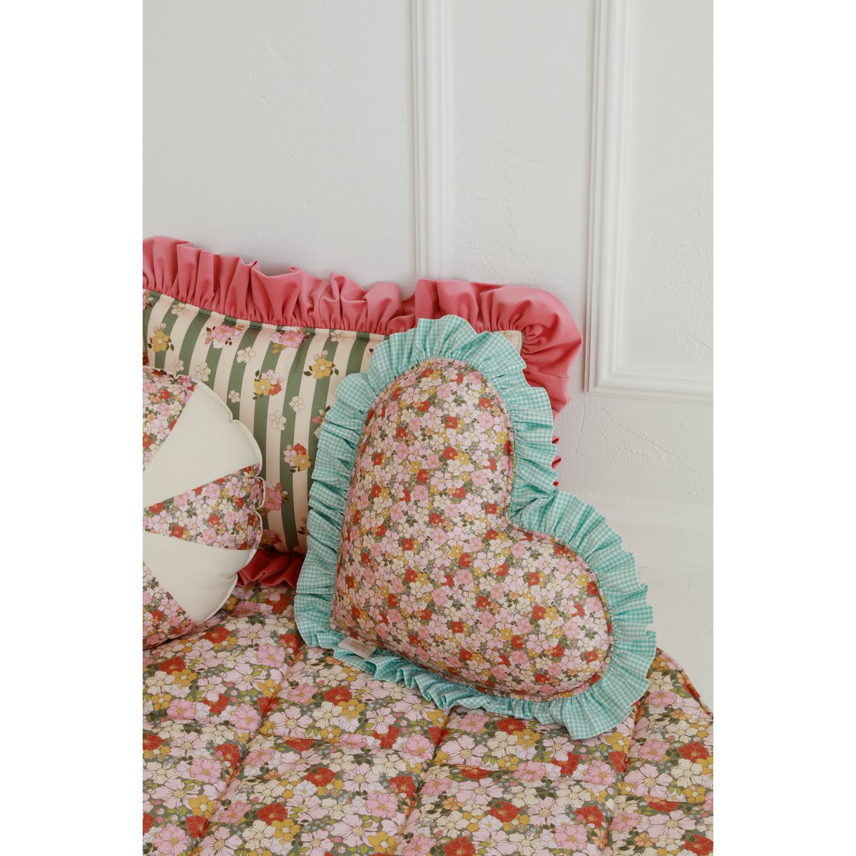 Dubbelzijdig hartkussen met franje "Summer Garden" Valentijnscadeau voor haar, Pasen en Spring Decor, Baby Shower Cadeau voor meisje, mama cadeau