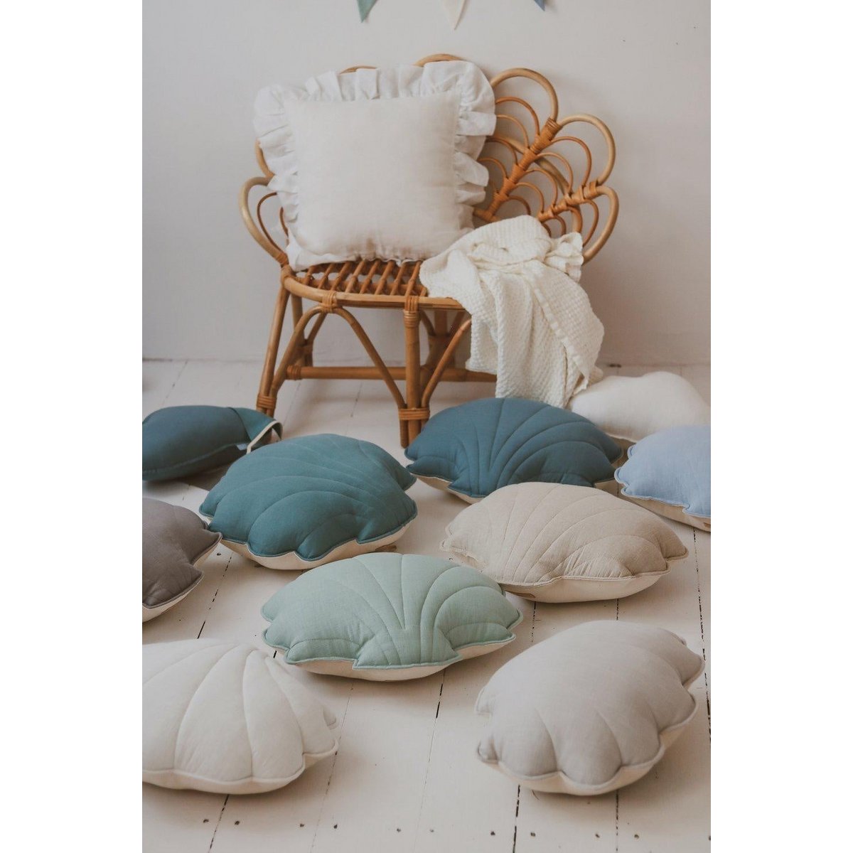 'Babyblauw' linnen schelpkussen