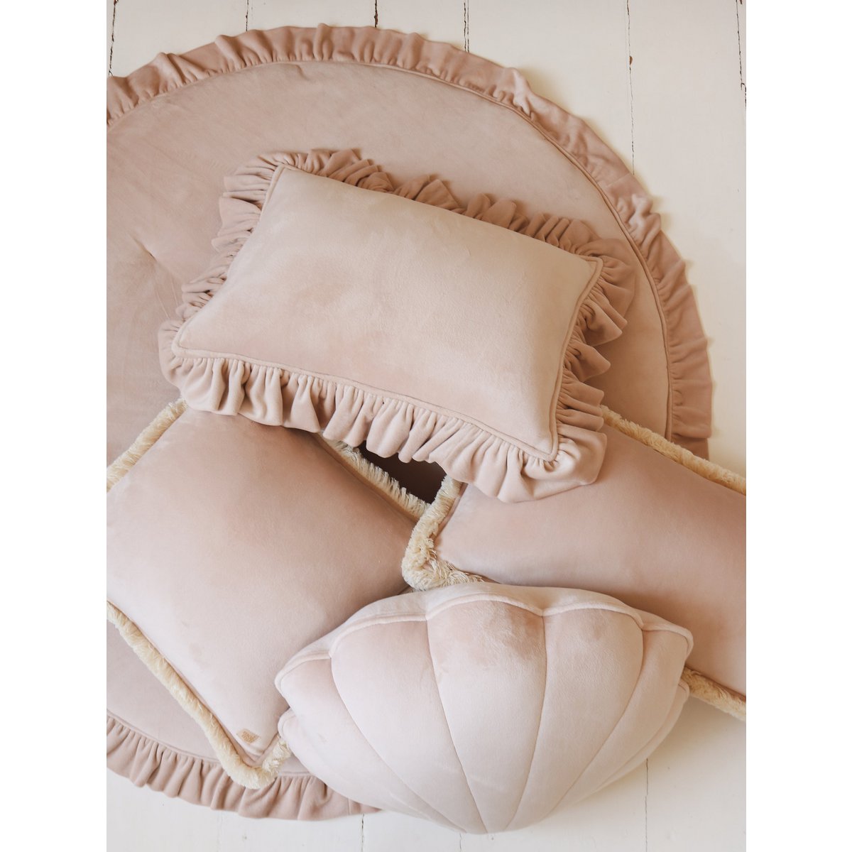 Zachte fluwelen bolster "Latte" met franje