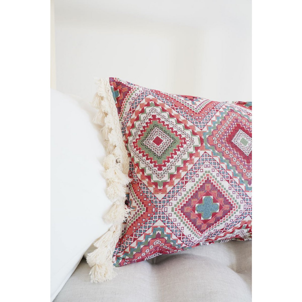 Decoratief kussen "Roze boho-stijl" met franjes