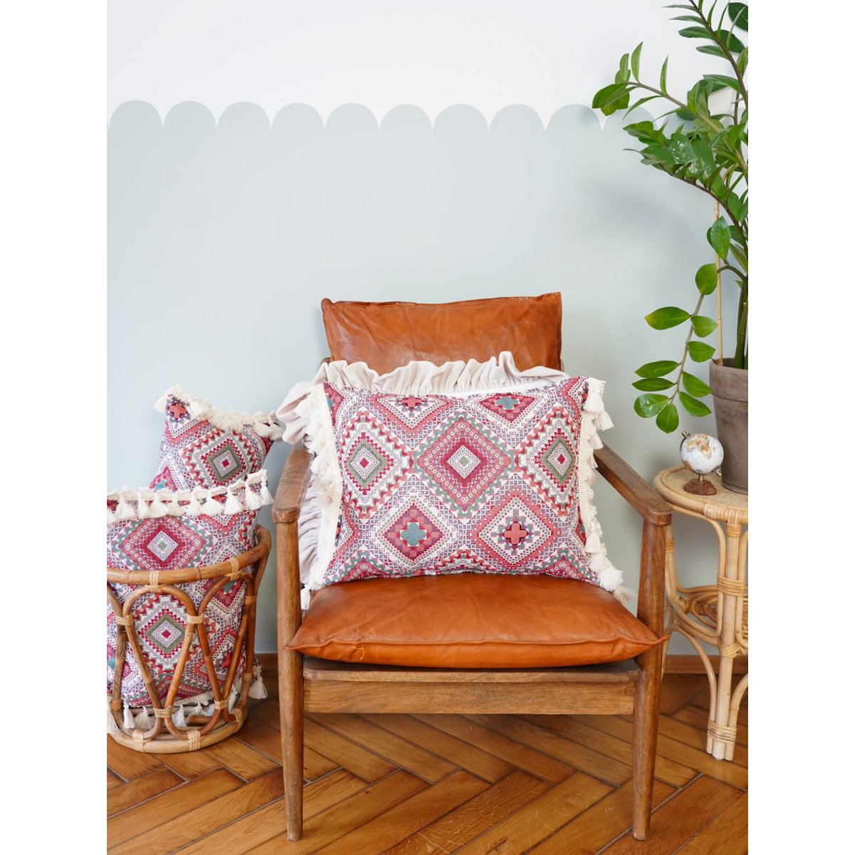 Decoratief kussen in 'roze bohostijl' met franjes