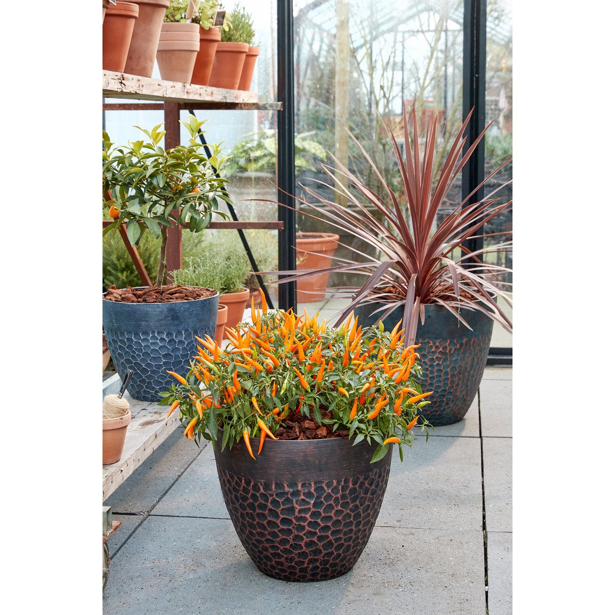 Bravo Outdoor Flower Pot - H26 x Ø30.5 cm - Black hammered