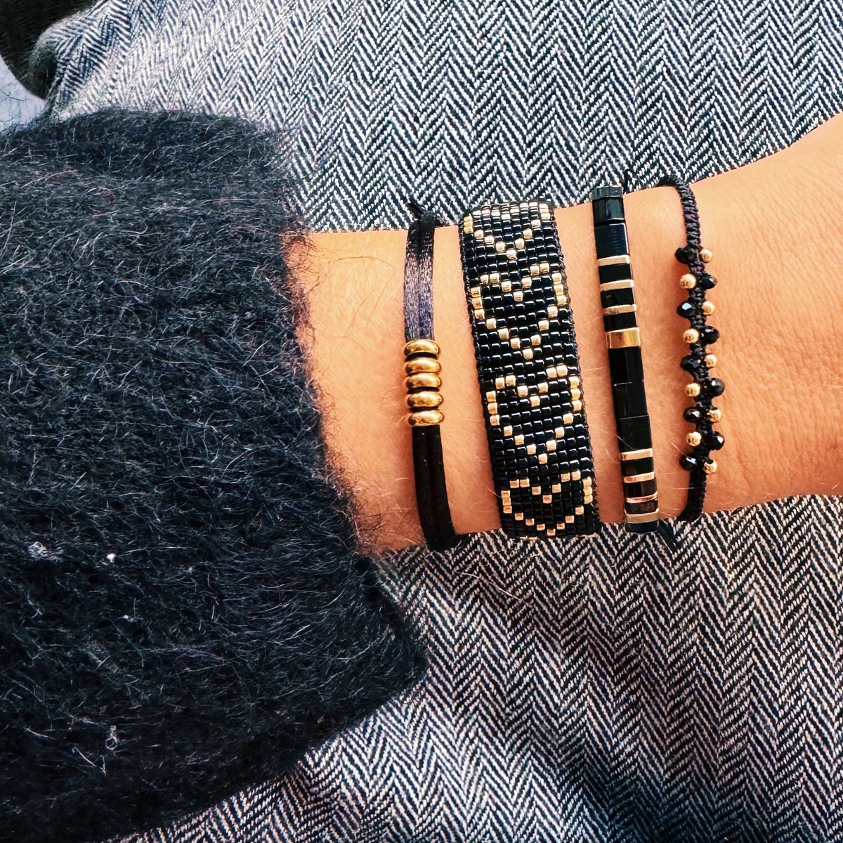 Satijnen armband met ringen - zwart/goud