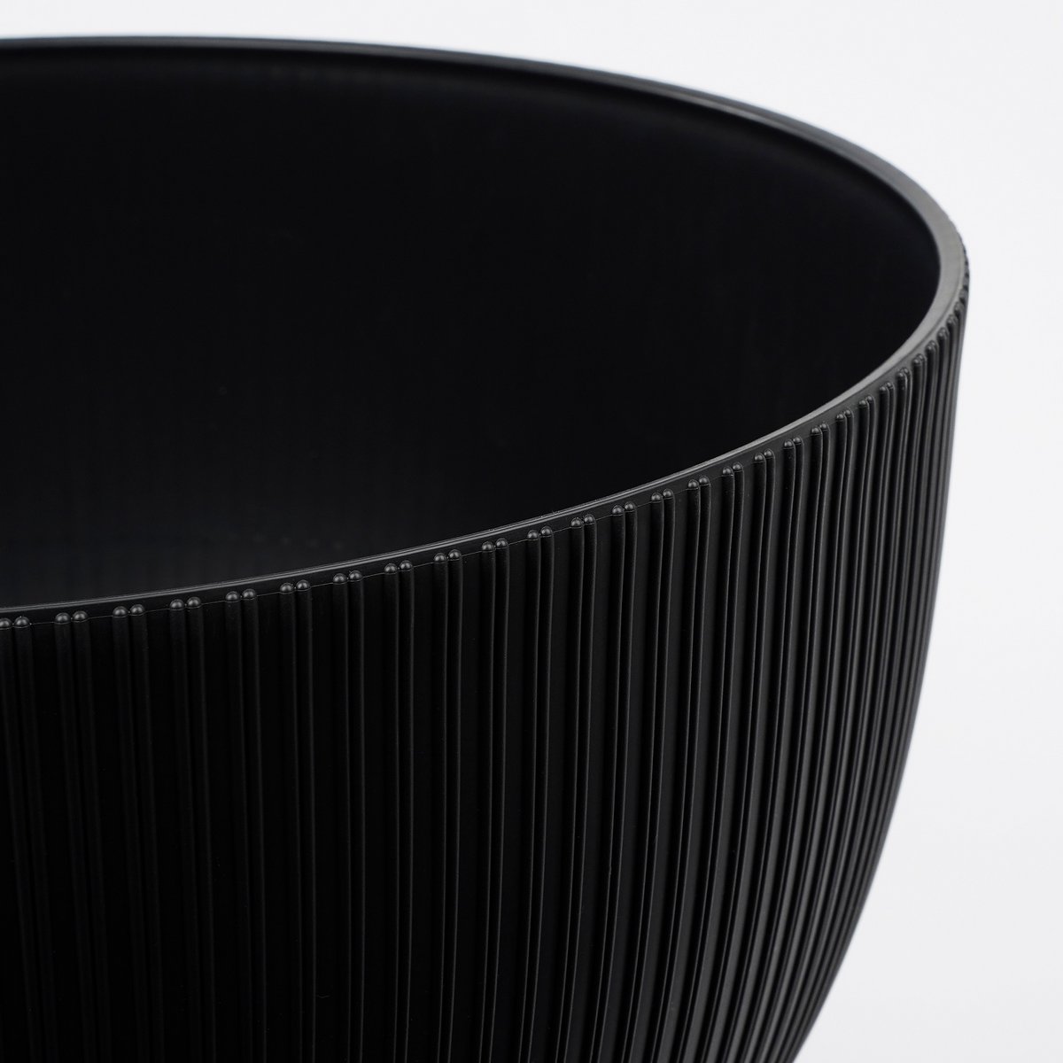 Doppio Flowerpot on Legs - H22 x Ø47 cm - Recycled Plastic - FSC Mix - Black