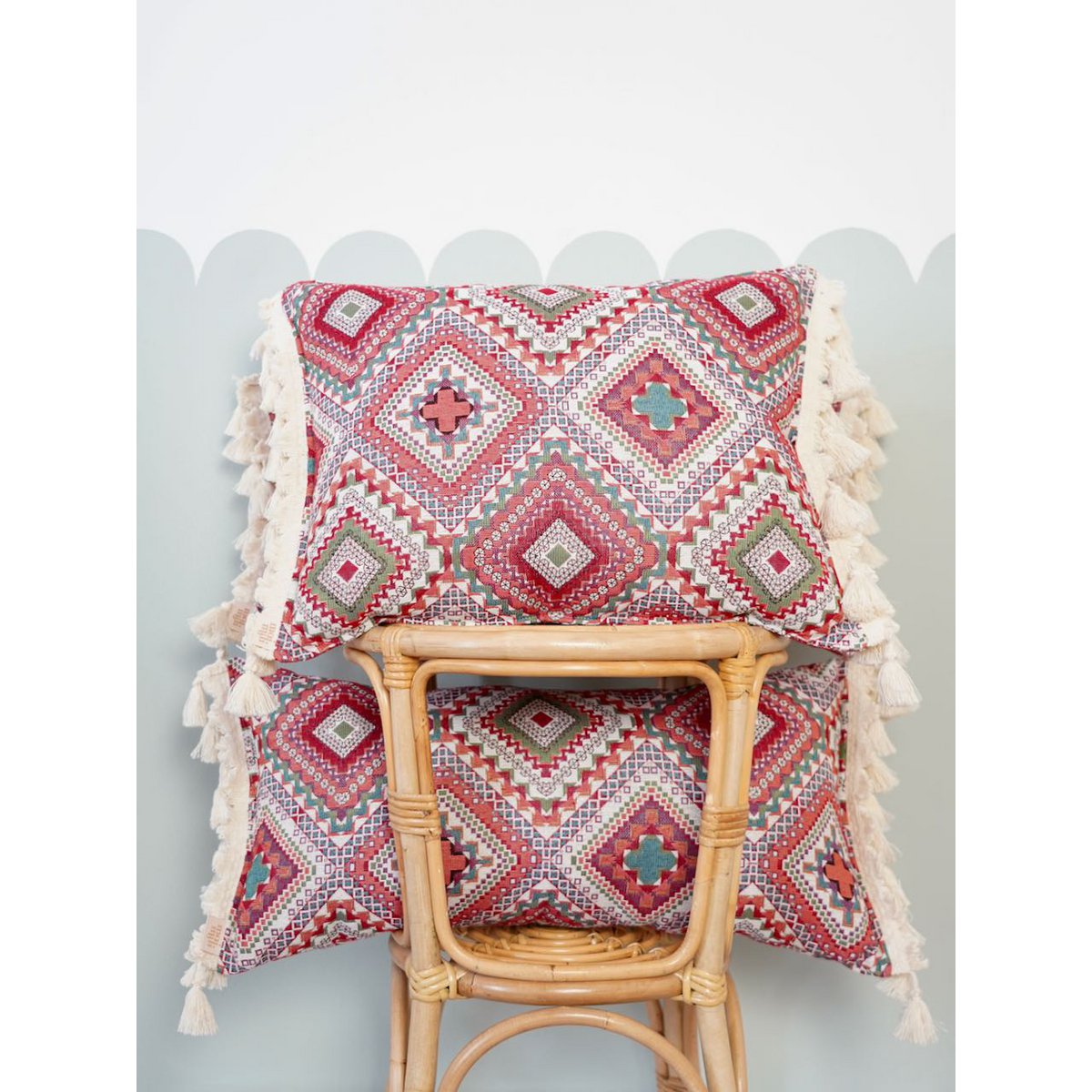 Decoratief kussen "Roze boho-stijl" met franjes