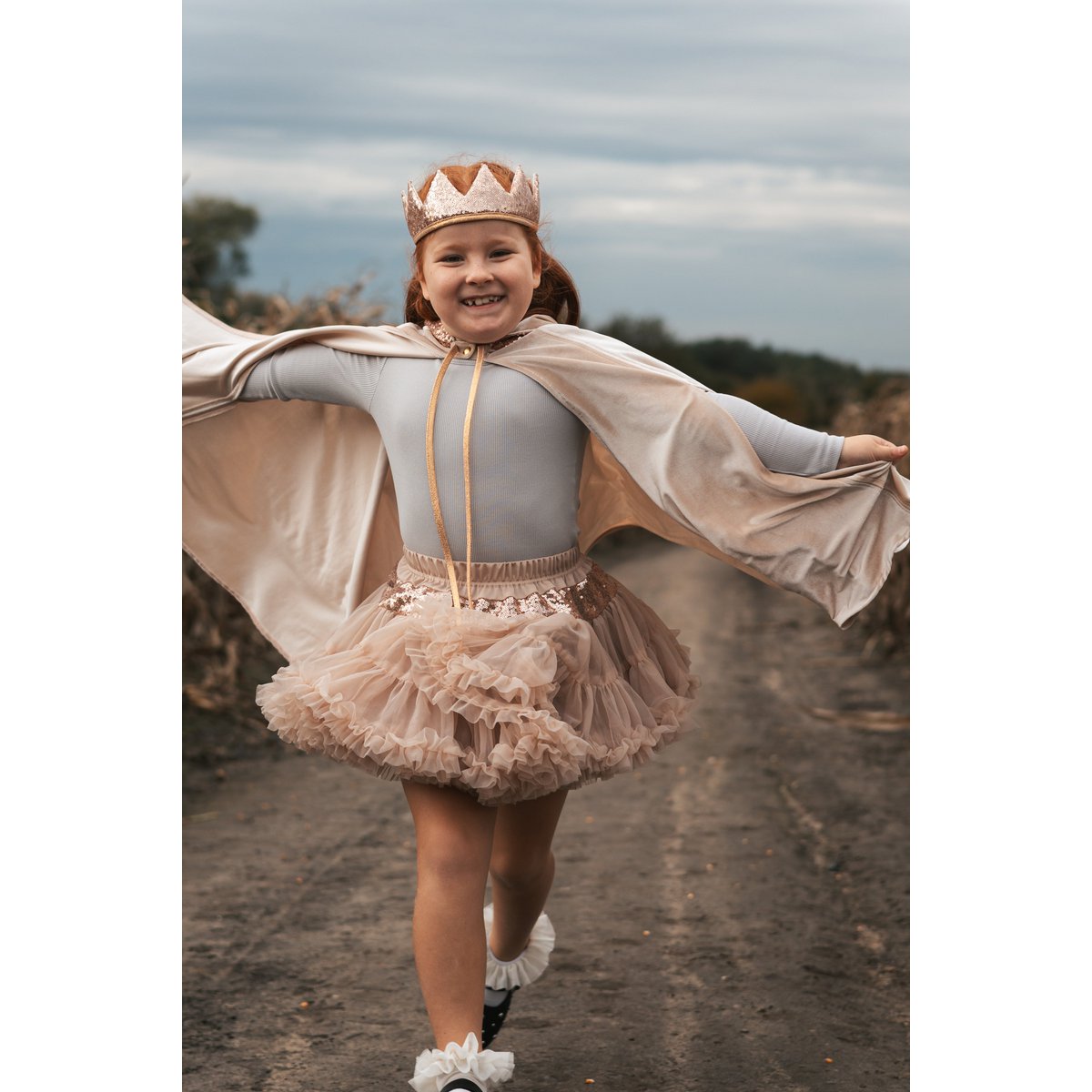 Magische cape voor kleine crèmekleurige kap