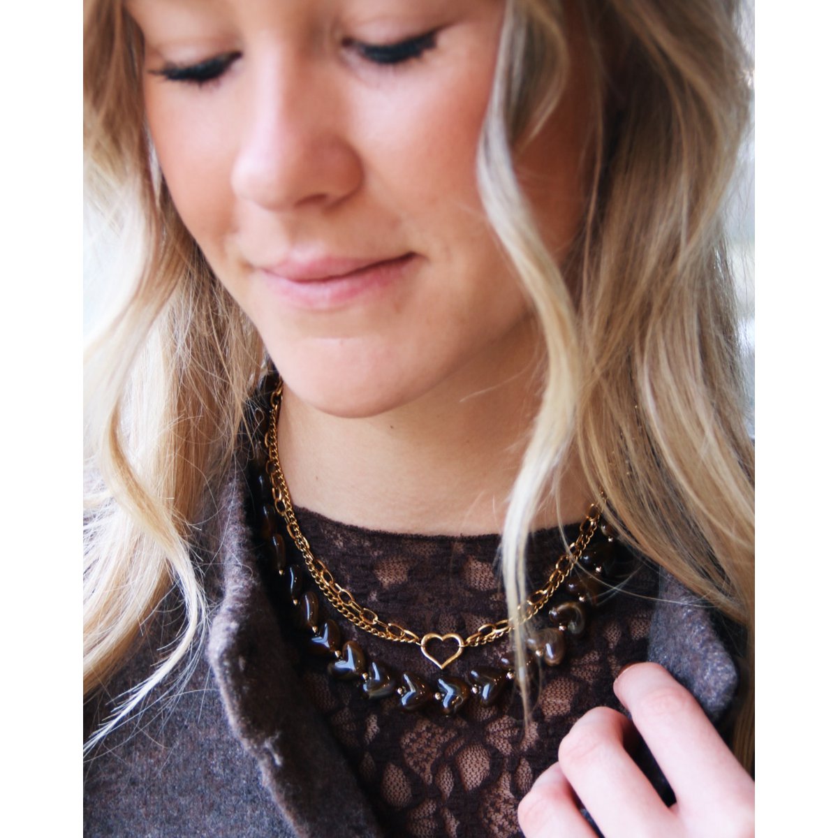 Hars ketting met hartjeskralen - bruin