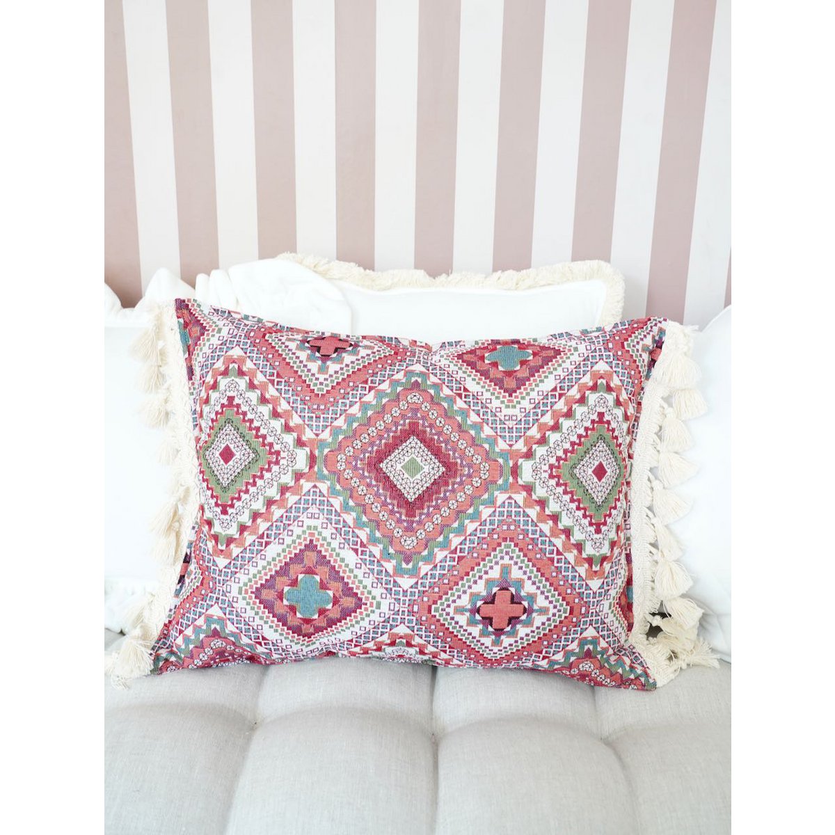 Decoratief kussen "Roze boho-stijl" met franjes