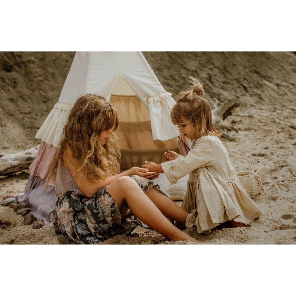 Tipi "Powder Frills" met ruches en "Powder Pink" schelpmattenset
