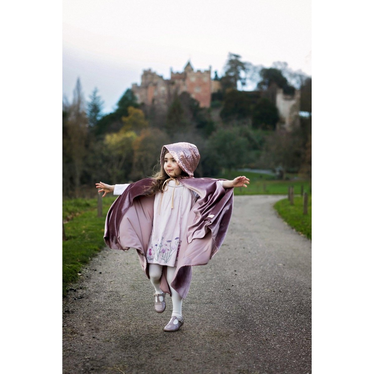 Magische cape ‘Cosmic Pearl Riding Hood’