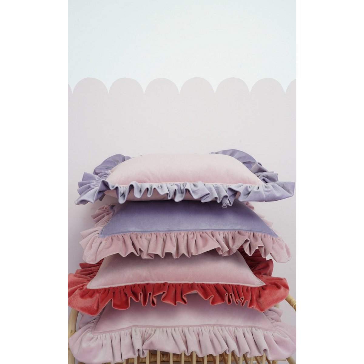 Decoratief fluwelen kussen met ruche "Pink latte"