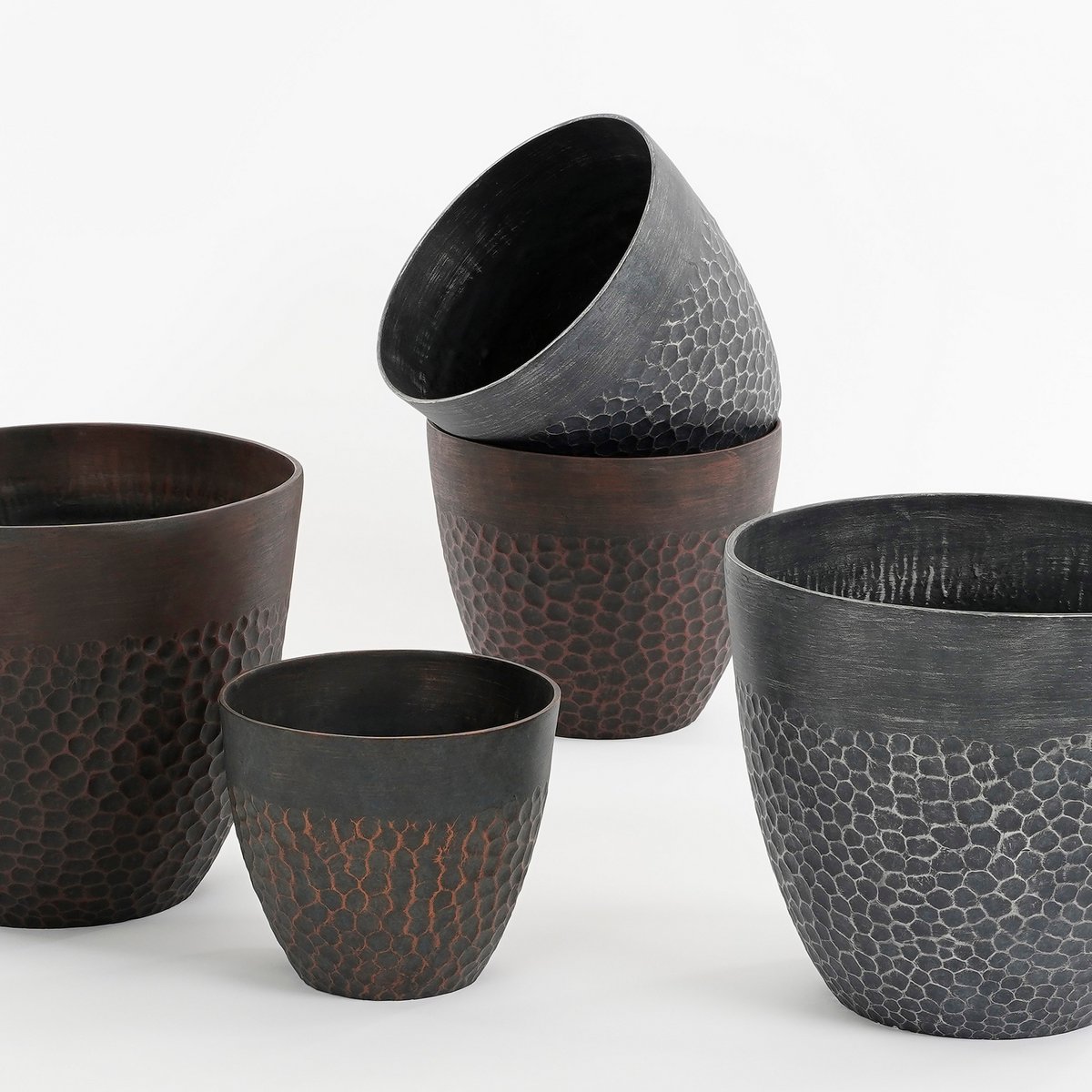Bravo Outdoor Flower Pot - H26 x Ø30.5 cm - Black hammered