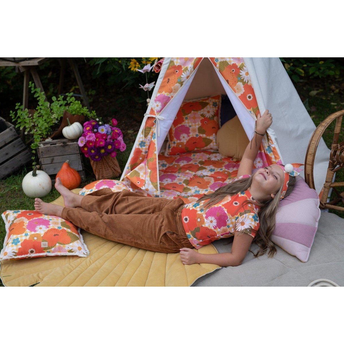 Tipi- en mattenset “Picknick met de bloemen”.