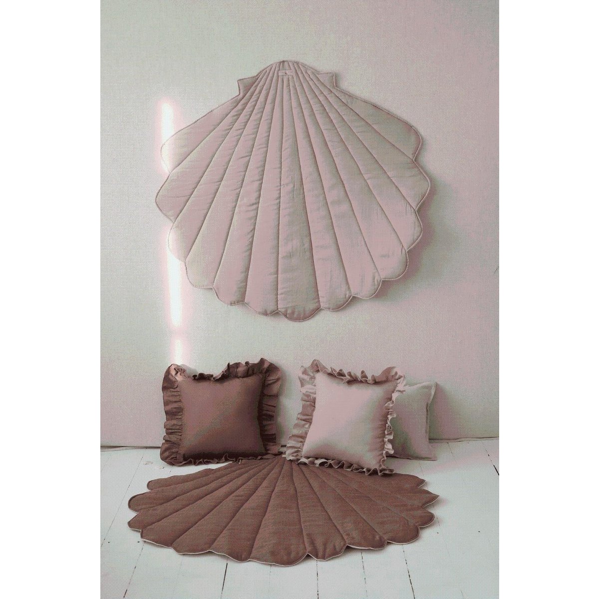 Tipi "Powder Frills" met ruches en "Powder Pink" schelpmattenset