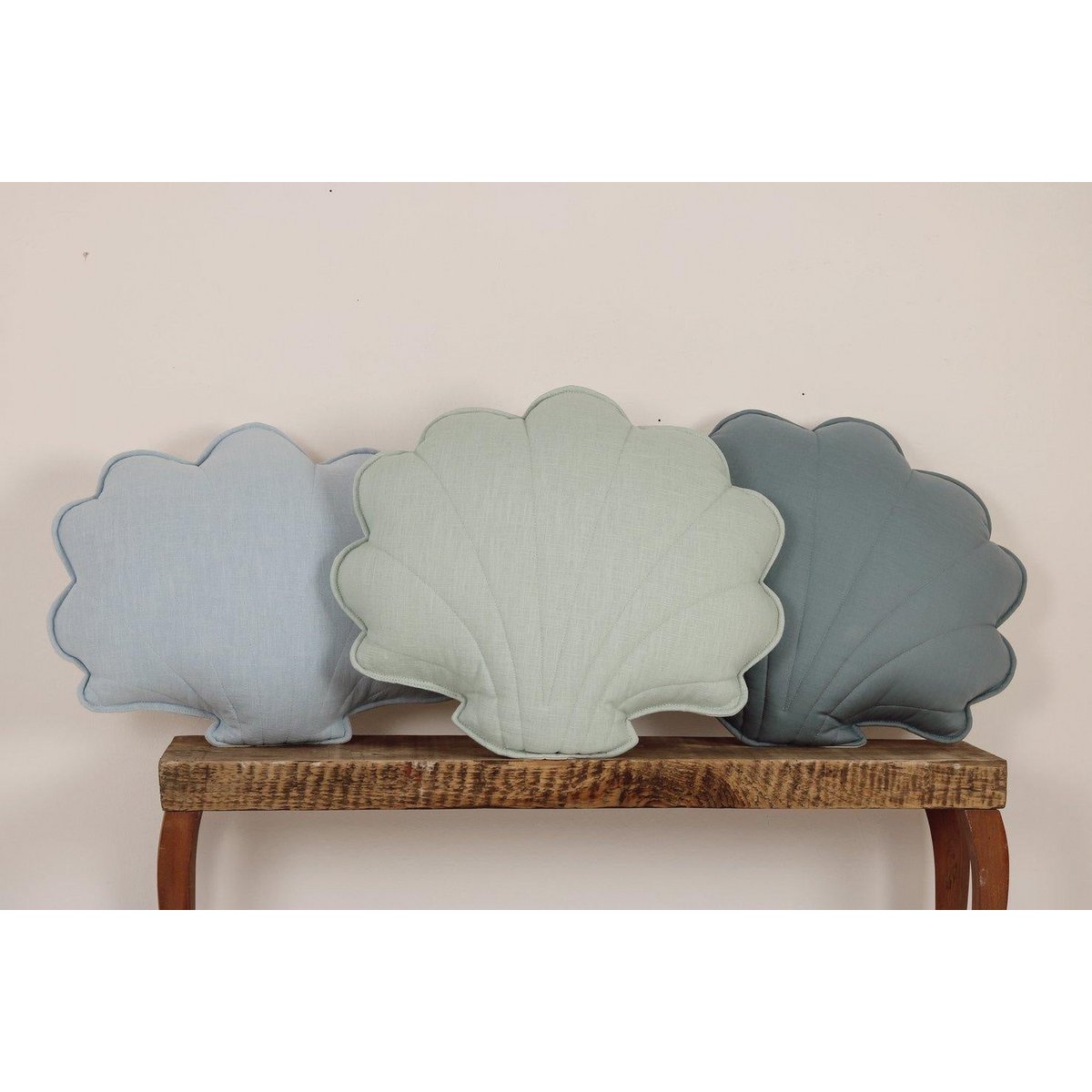 'Babyblauw' linnen schelpkussen
