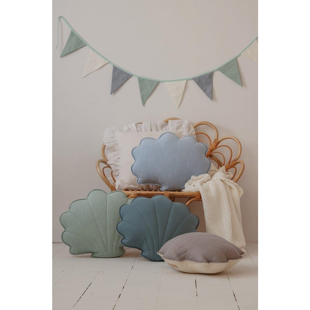 'Babyblauw' linnen schelpkussen