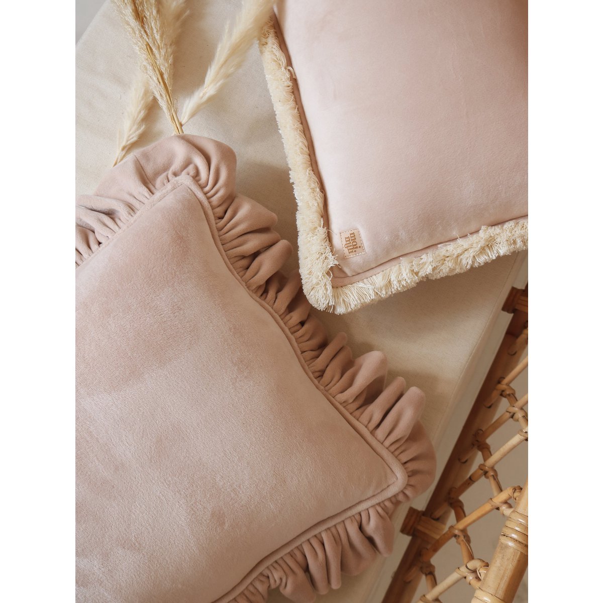 Zachte fluwelen bolster "Latte" met franje