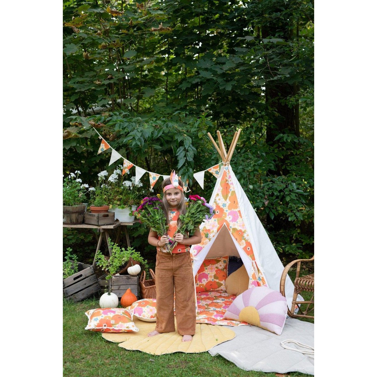 Rond kussen "Picknick met bloemen".