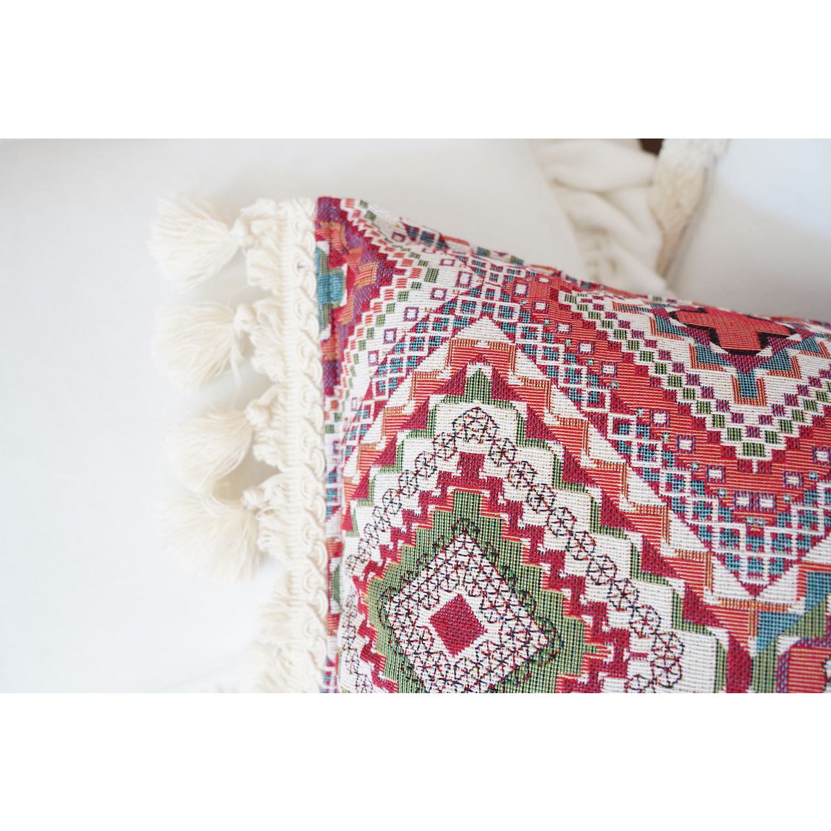Decoratief kussen "Roze boho-stijl" met franjes