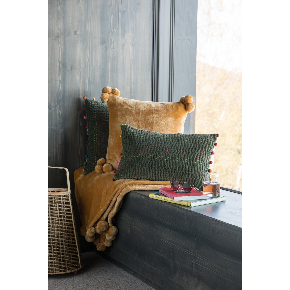 Tender Pompom Kussen Oker 45 x 45