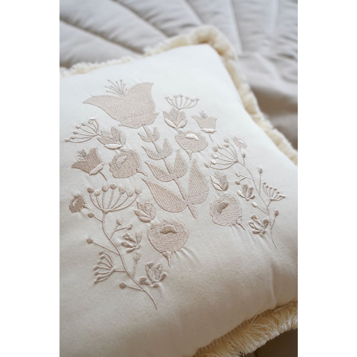 Kussen ‘Boho’ met borduursel