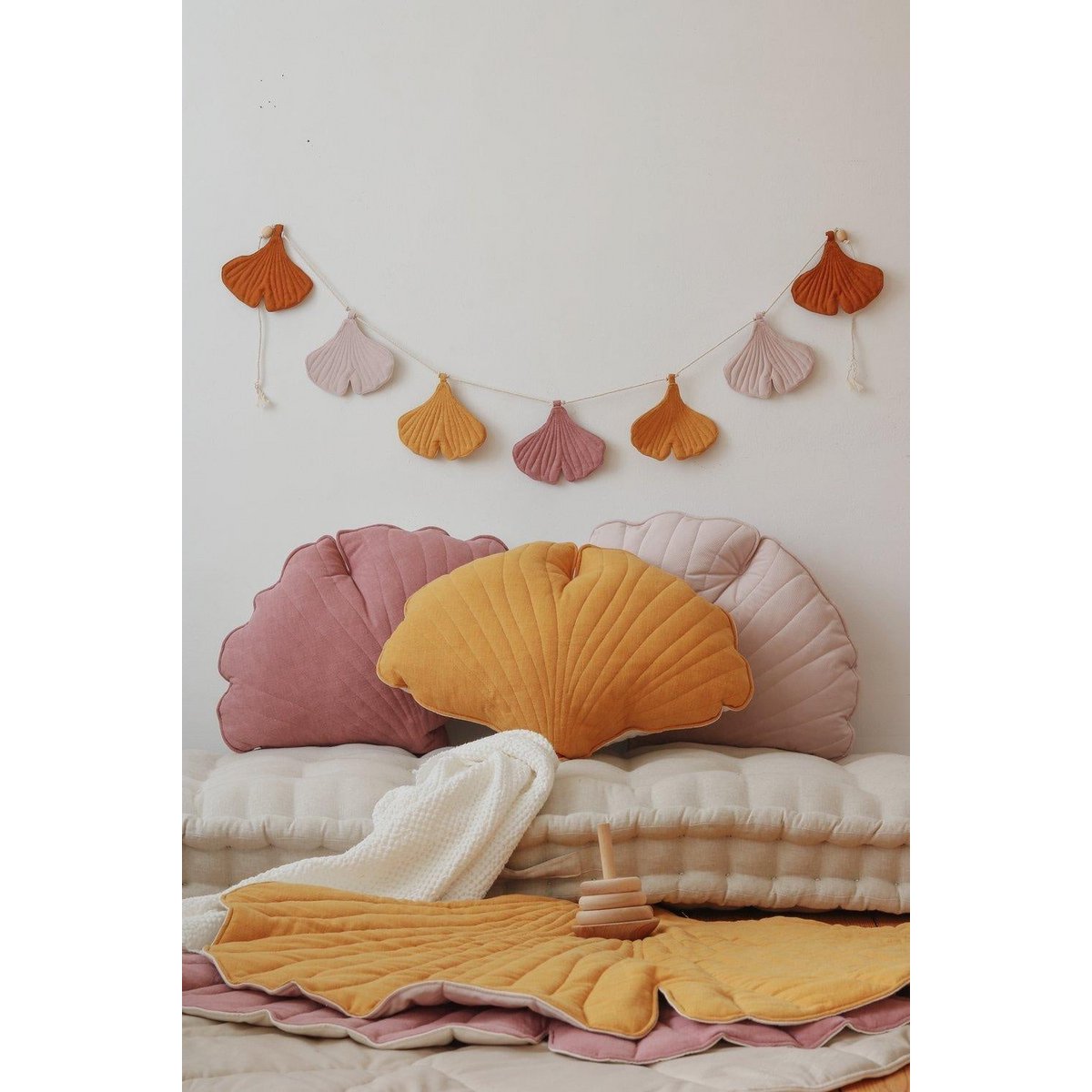 "Late Autumn" Slinger met Ginkgo-bladeren
