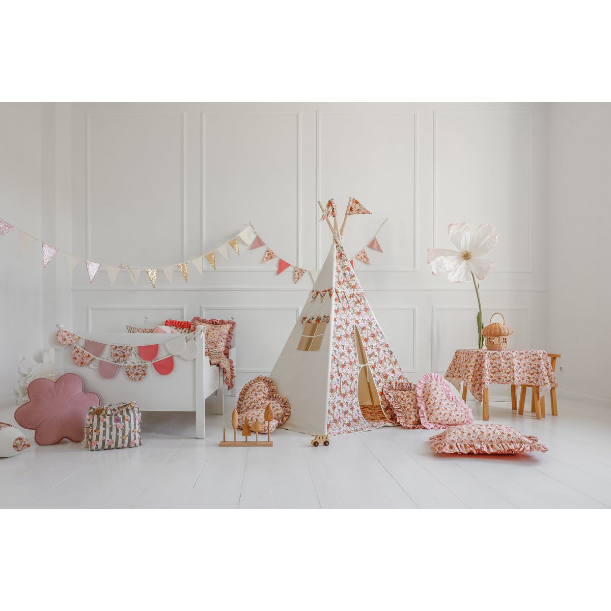 Dubbelzijdige hart piloow met een gele franje in geruit, valentijnscadeau voor haar, paas en springdecor, babydouche cadeau voor meisje
