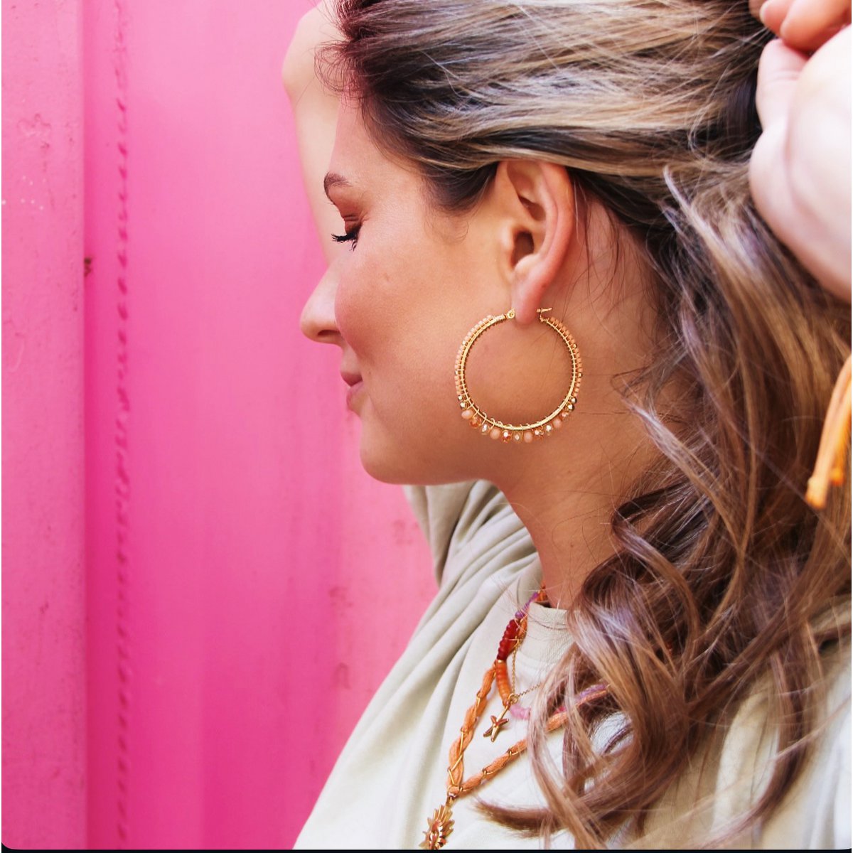 Round Hoop -oorbellen met facetten en Miyukis - Peach