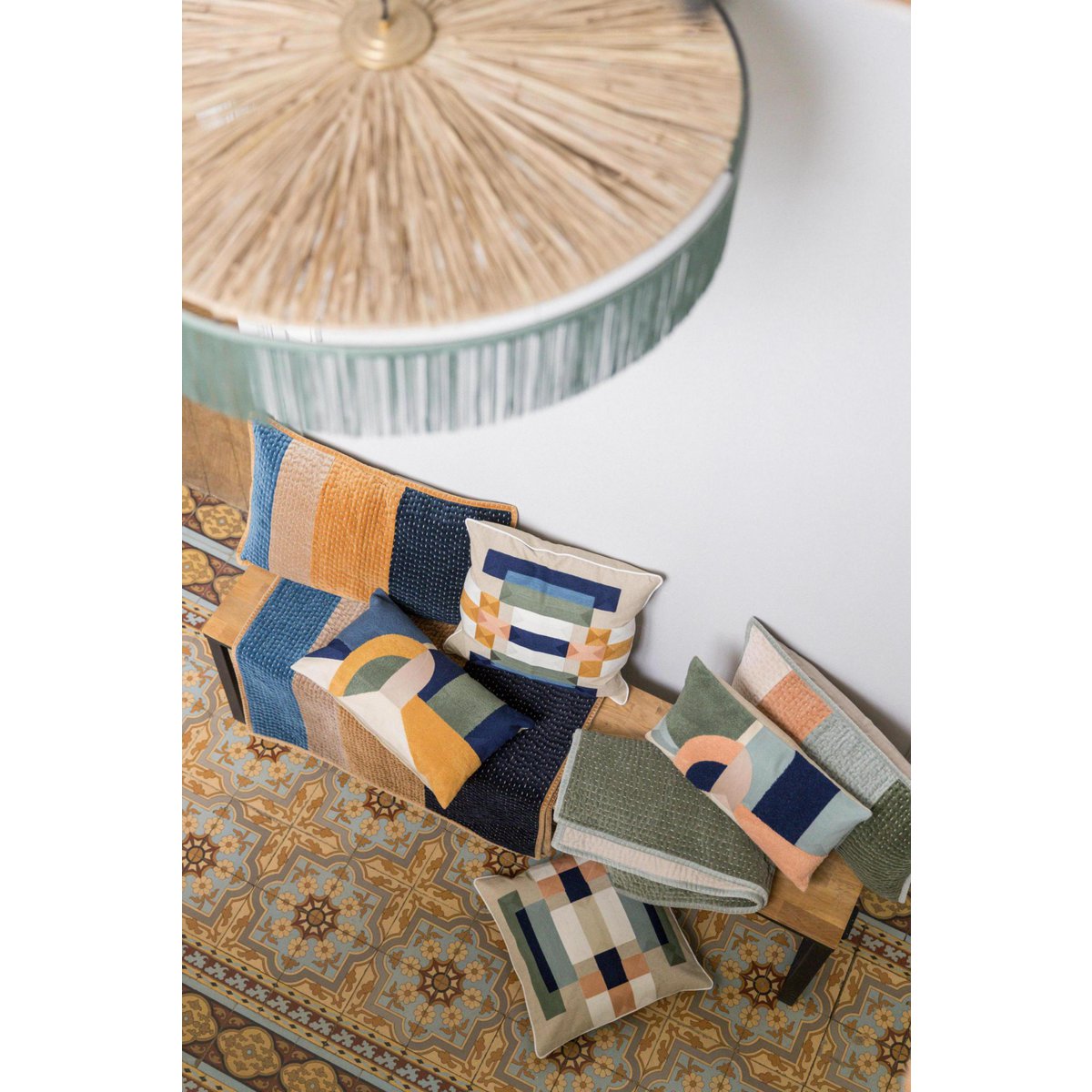 Bertille Cobalt geborduurd kussen 45 x 45
