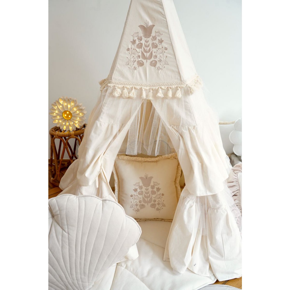 Tipi-tent "Boho" met ruches en borduursels