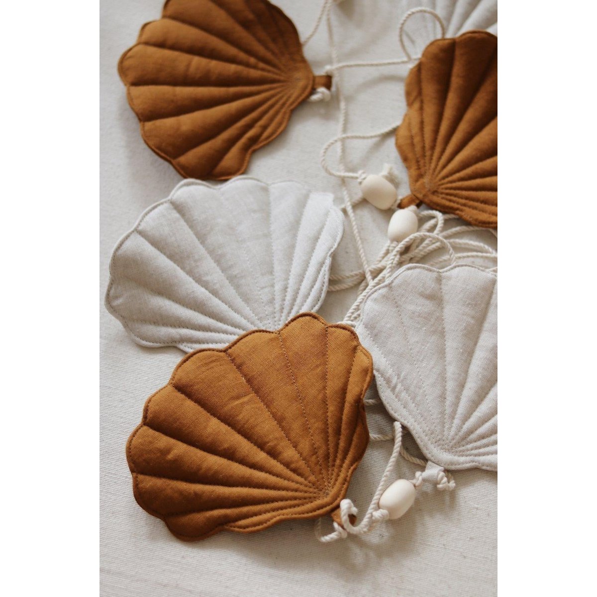 "Caramel" Linnen Garland met Schelpen