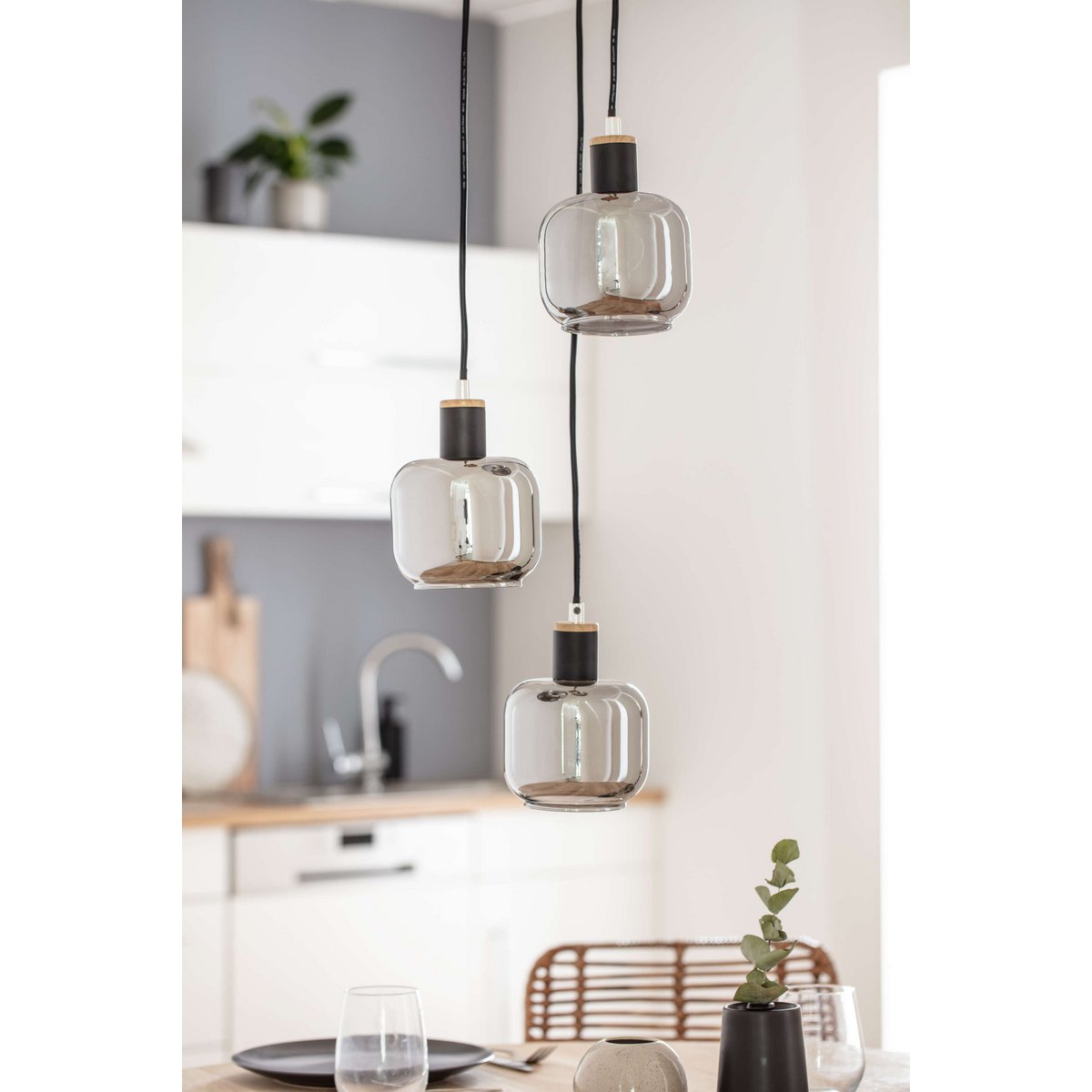 3 plafondlamp "fumoso", hanglamp gemaakt van metaal en glas in zwart, met E14 -aansluiting, voor eetkamer, woonkamer, hal of kantoor, hangende lamp Totale hoogte 123 cm.