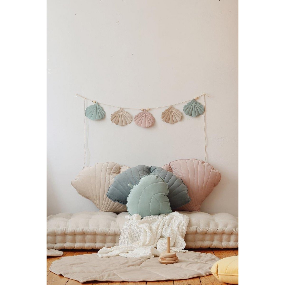 Fluwelen slinger "Late Summer" met schelpen