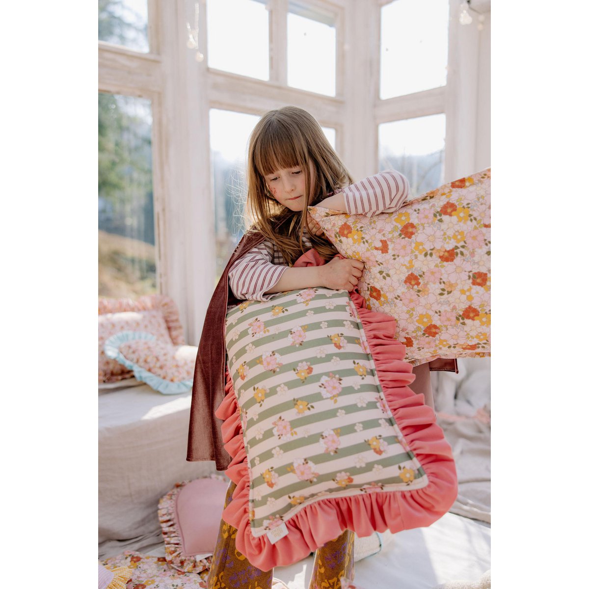 Leer decoratief kussen met franje "roze tuin" bloemen motief voor woonkamer, ruches fluwelen kussen, blush fluwelen kussen, cadeau voor haar