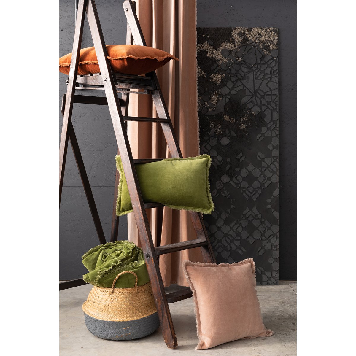 Effen kussen Fara Caramel 45 x 45