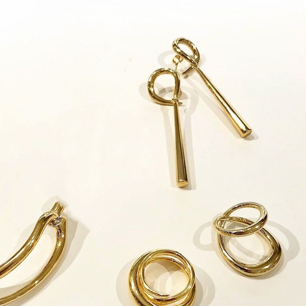 Geometric curve hoop with long earrings