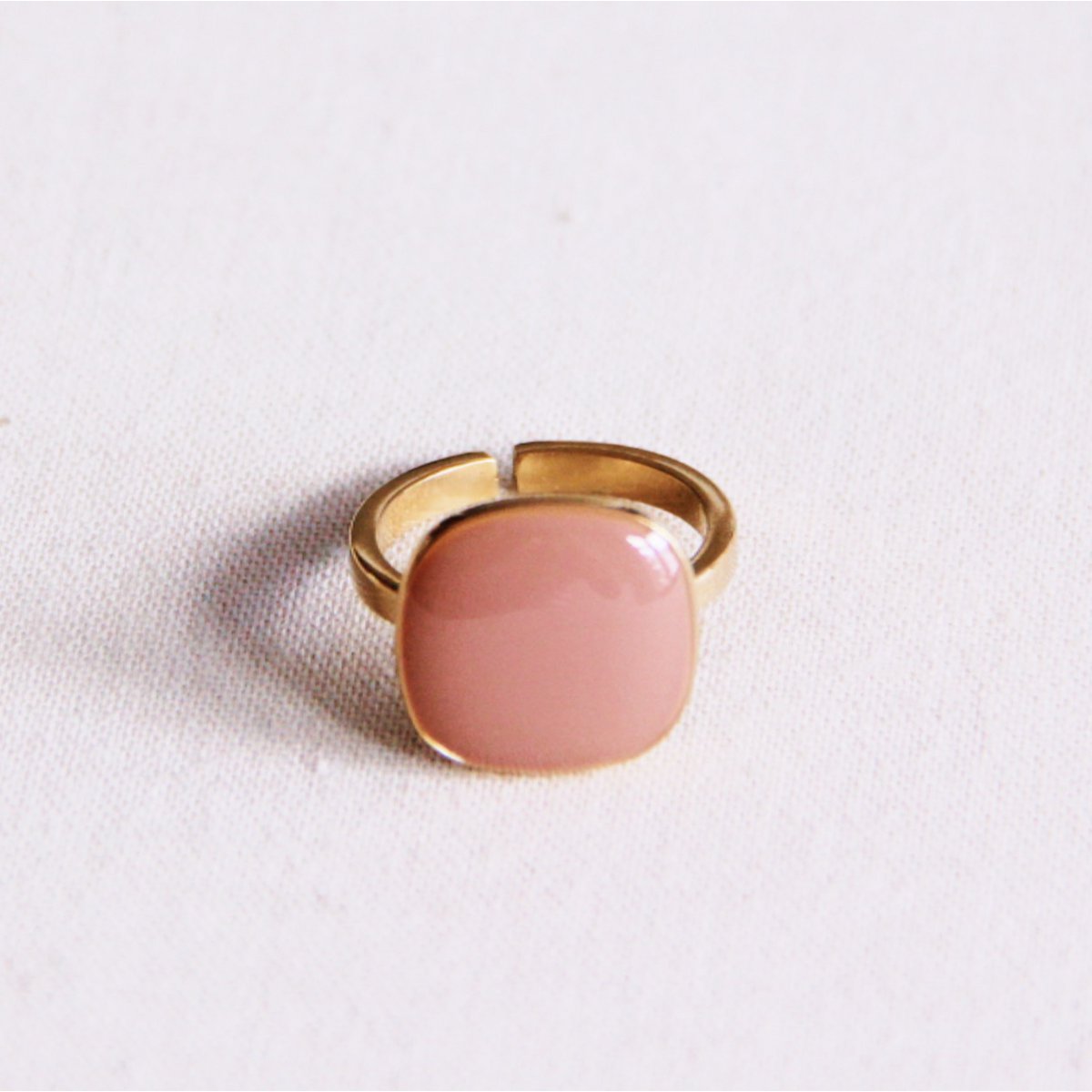 Stalen ring met vierkante steen - oud roze