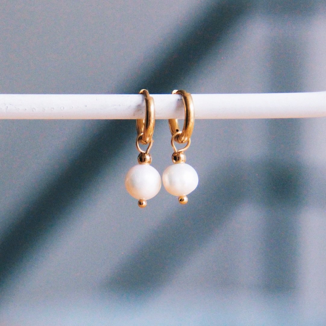 SS350 - RVS creool met zoetwaterparel druppel - goud