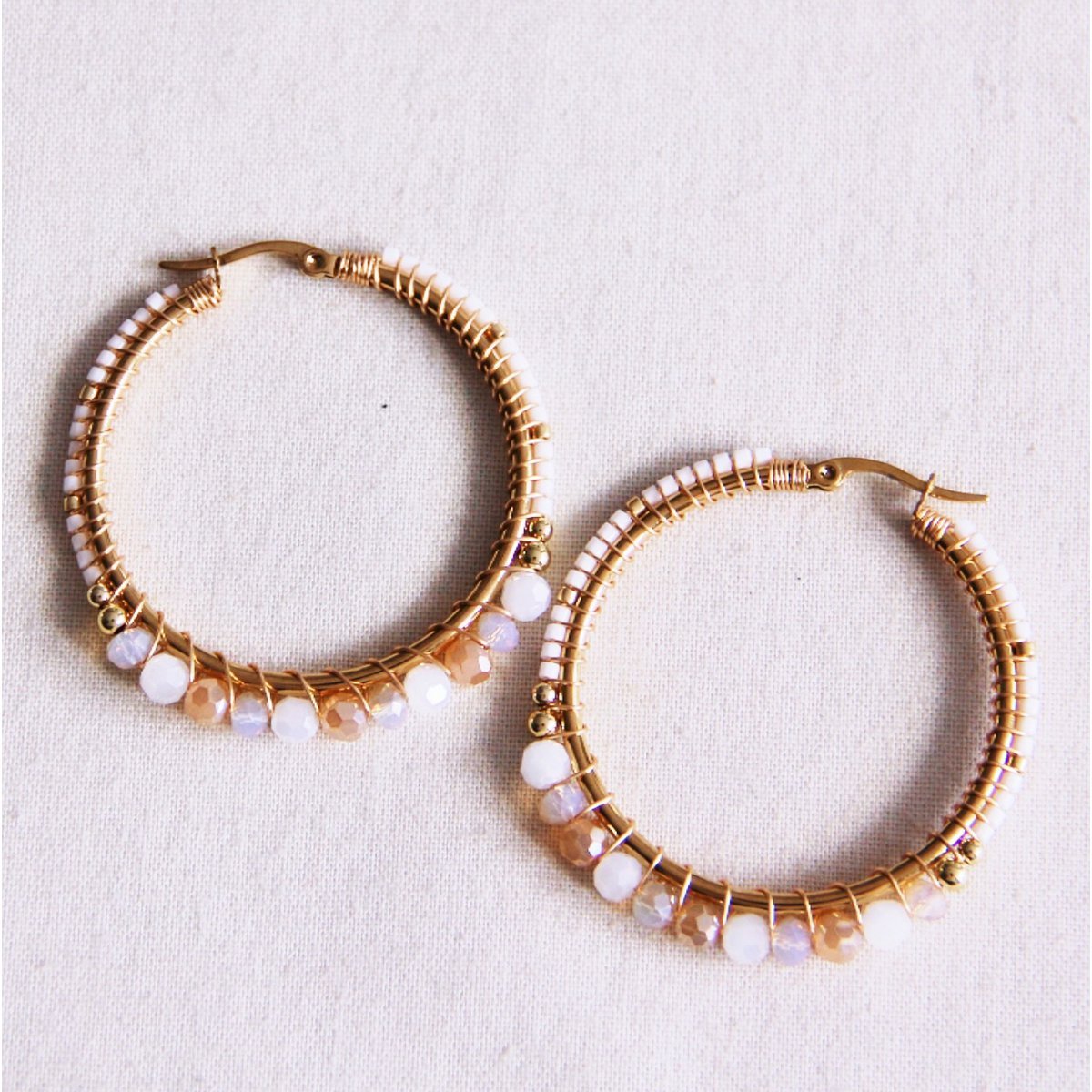 Ronde hoepel oorbellen met facetten en miyukis - naaktmix