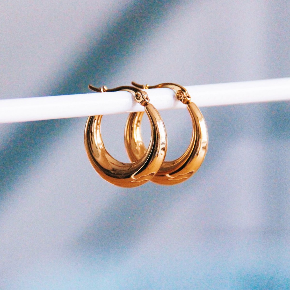 Stainless steel hoop 19mm “wide” – gold