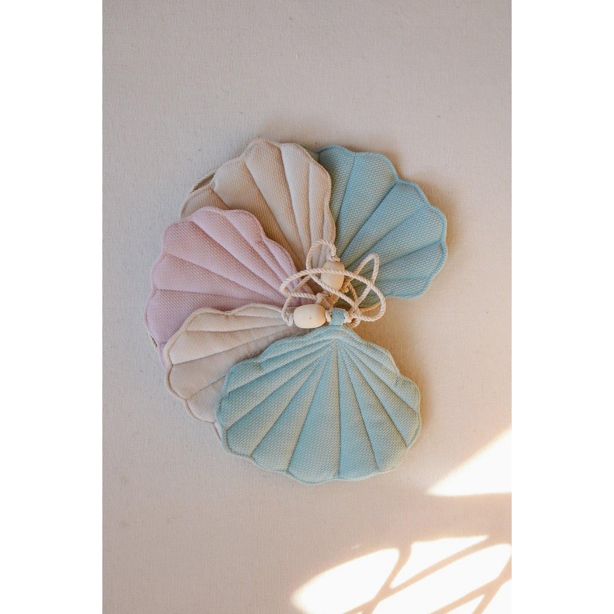 Fluwelen slinger "Late Summer" met schelpen