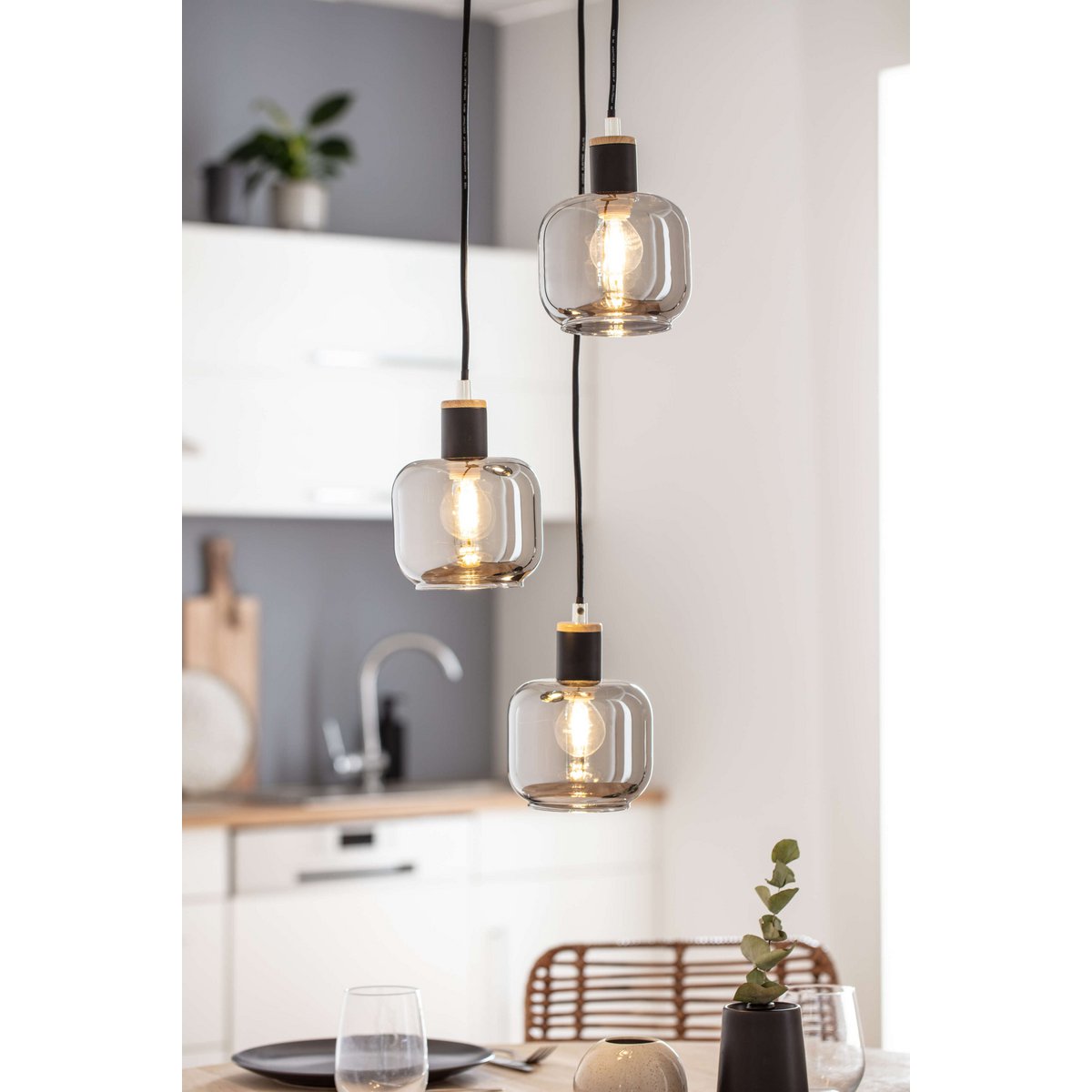 3 plafondlamp "fumoso", hanglamp gemaakt van metaal en glas in zwart, met E14 -aansluiting, voor eetkamer, woonkamer, hal of kantoor, hangende lamp Totale hoogte 123 cm.