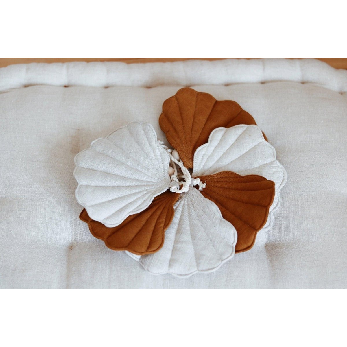 "Caramel" Linnen Garland met Schelpen