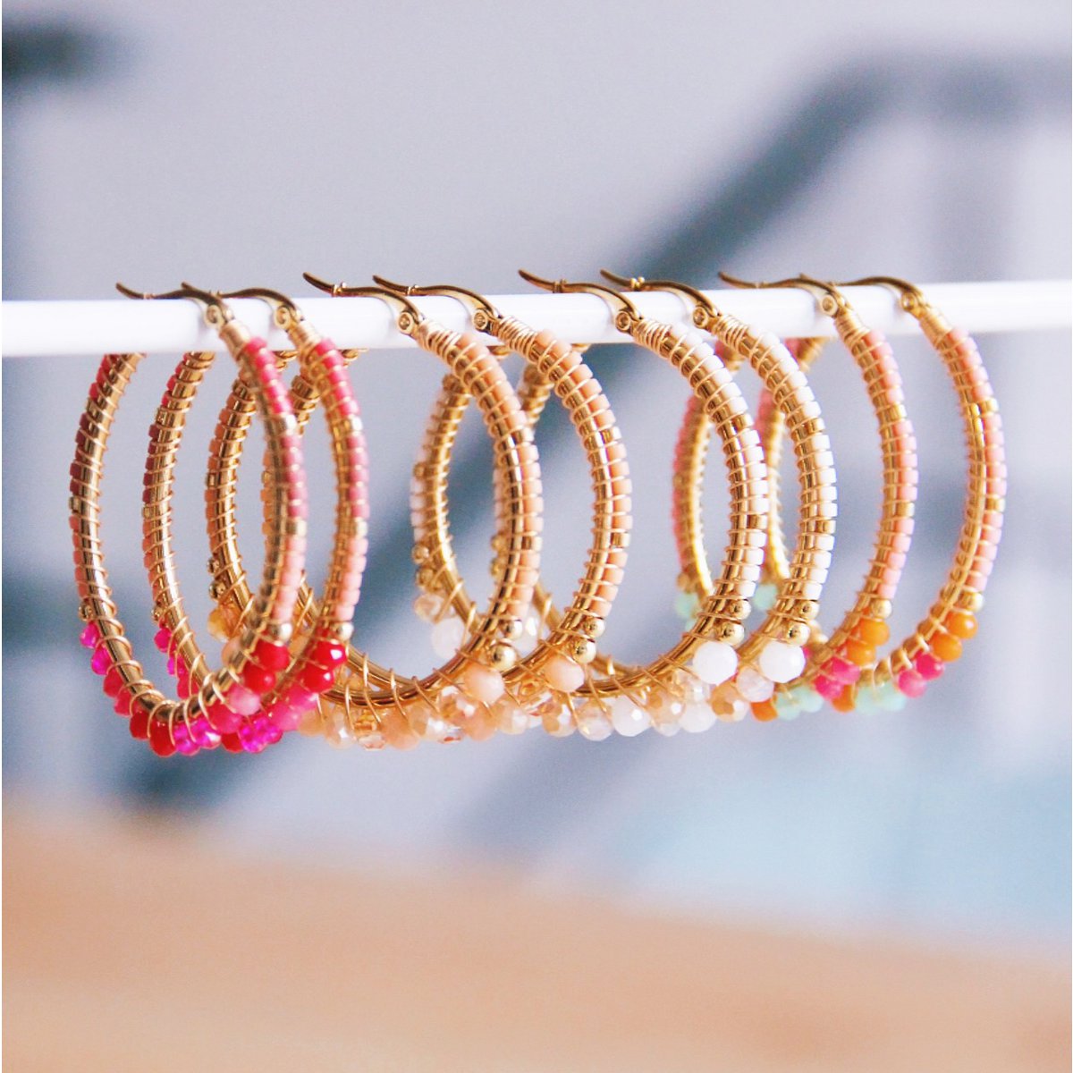 Round Hoop -oorbellen met facetten en Miyukis - Peach